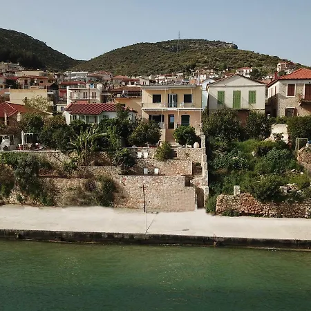 Seafront In Kiveri, Near Nafplion. アパート