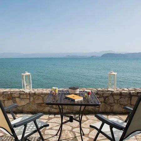 Seafront In Kiveri, Near Nafplion. Appartement *
