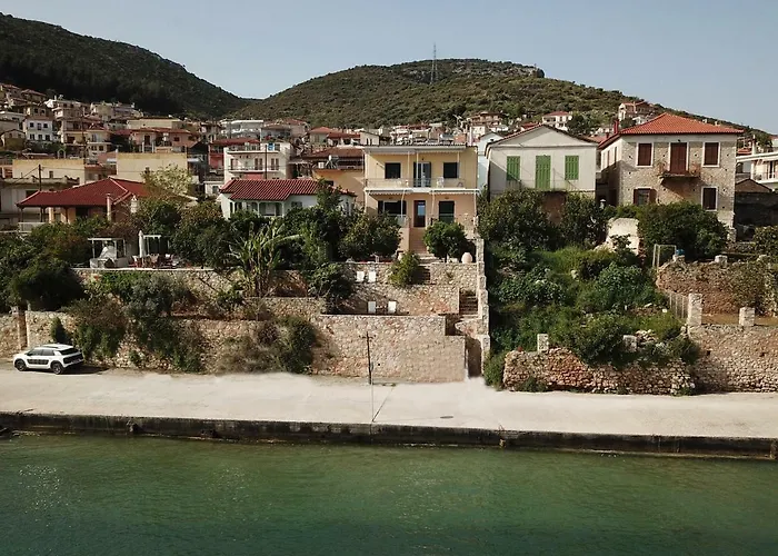 Seafront In Kiveri, Near Nafplion. アパート