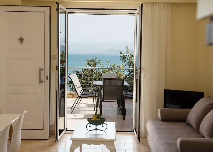 Seafront In Kiveri, Near Nafplion. Apartament *